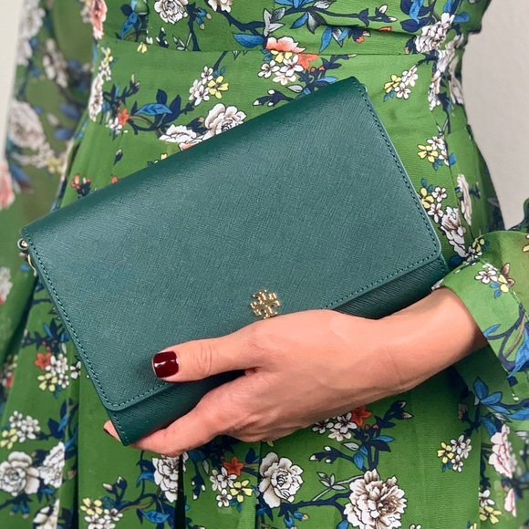 💚Tory Burch Emerson Leather Chain Wallet 💚 - Picture 4 of 8